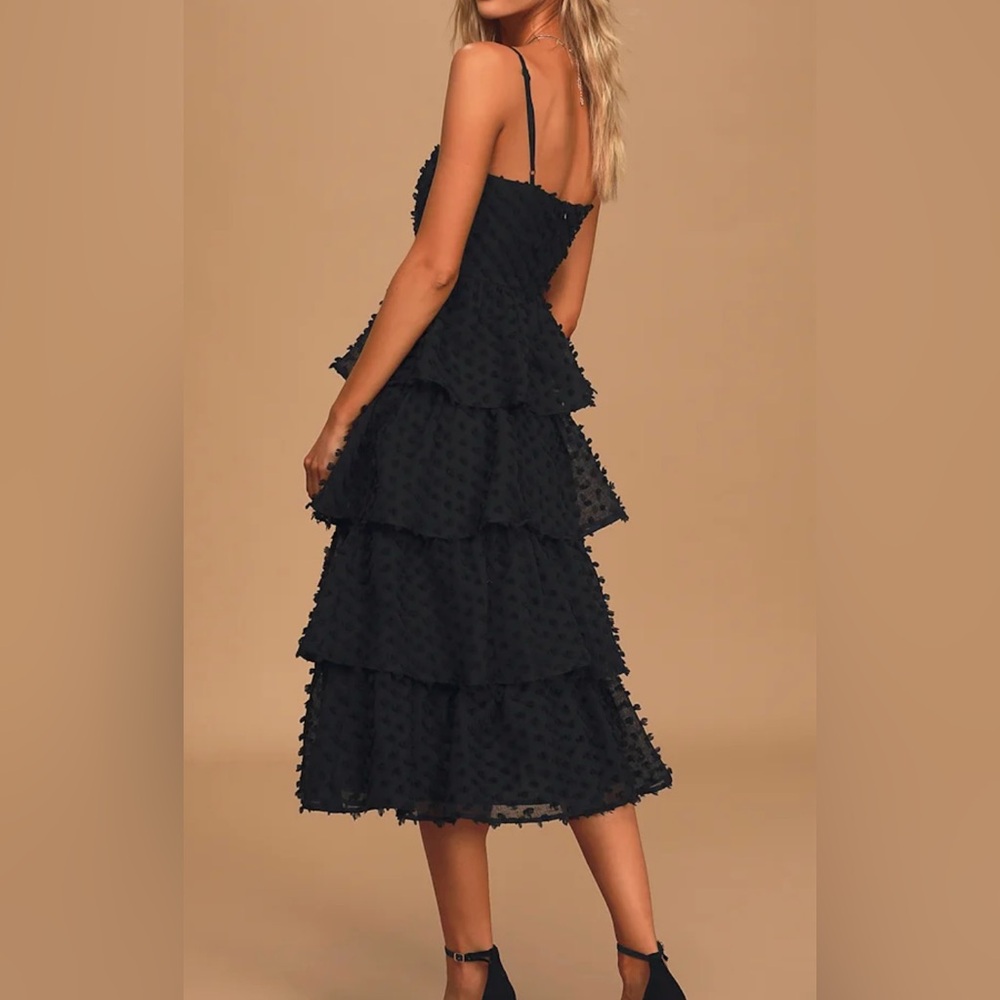 Lulu's Black tiered midi dress - Picture 2 of 2